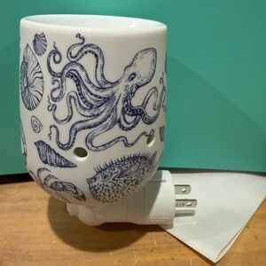 Scentsy Ocean Life Wax Warmer plug in Light with Blue Accents. It is brand new